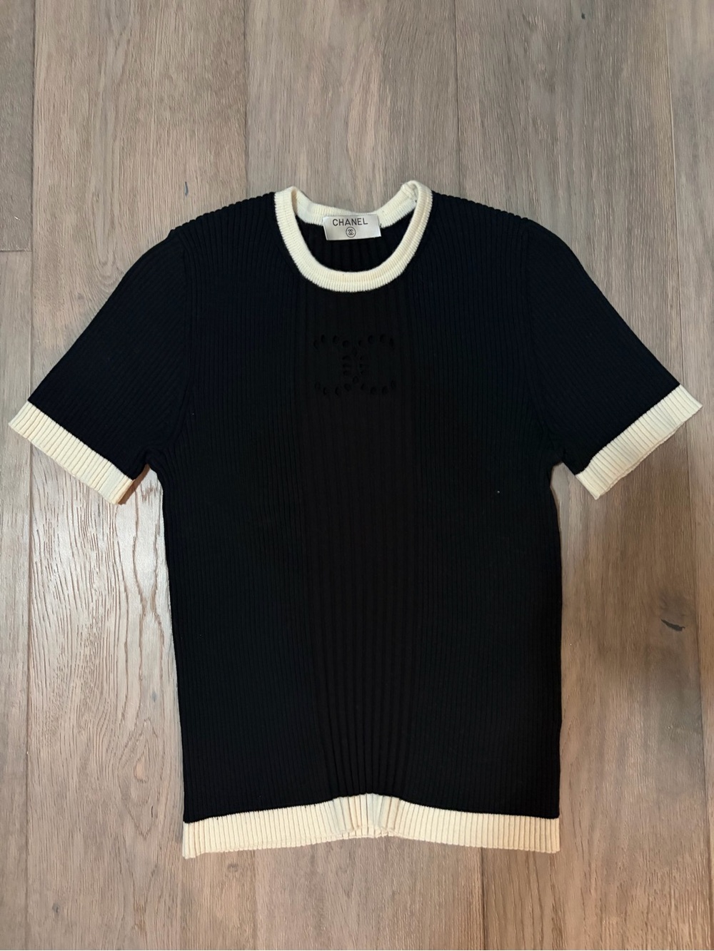 CHANEL Black Ribbed Short-Sleeve Crewneck Sweater with Cream Trim